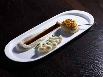 Medallón de rape con panceta, coliflor, salsa de Jerez, confeti de huevo ysetas